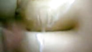 Cesur ilk gece porn piç kırmızı kanepede saçlarını