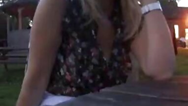 Kanepede siyah bir porno gerde horoz için muhteşem göt